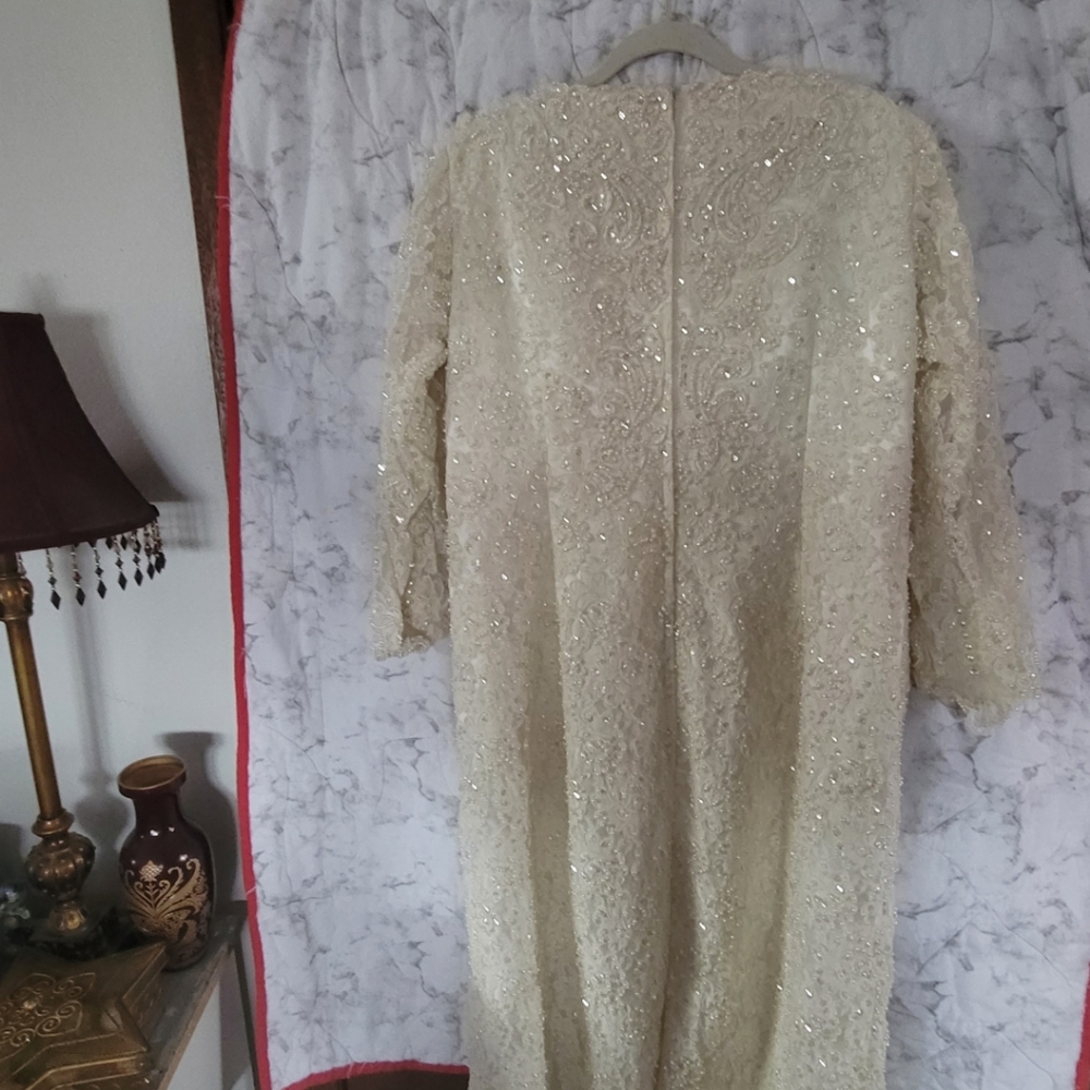 A Gloria Vanderbilt Dress. Size 24. Ivory dress with beads and sequins.